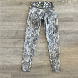 NIKE PRO Boys Medium Gray Patterned LEGGINGS